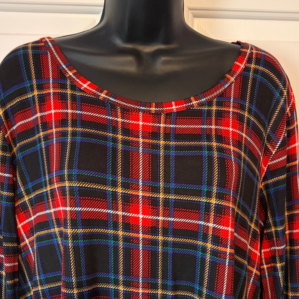 Maurice’s NWT red, black, and multicolor buffalo plaid long sleeve top size XL